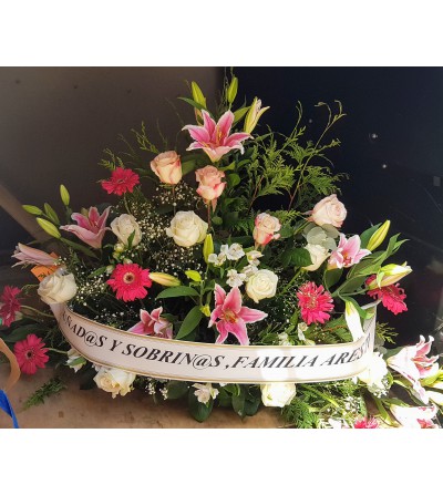 centro funerario en tonos rosa